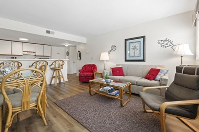 Welcome Home! This meticulously maintained 2 bedroom, 2 bathroom - photo 7