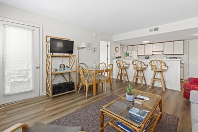 Welcome Home! This meticulously maintained 2 bedroom, 2 bathroom - photo 8