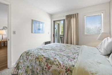 Welcome Home! This meticulously maintained 2 bedroom, 2 bathroom - photo 10