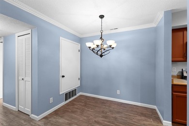 Stylish & Convenient Condo Living in Ridge Park! Welcome to this - photo 3