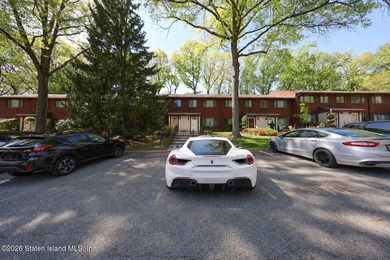 Welcome to 38 Stone Ln, Staten Island, NY 10314 - a - photo 3