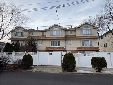 Welcome to this Ocean breeze one family house in Midland Beach - photo 4