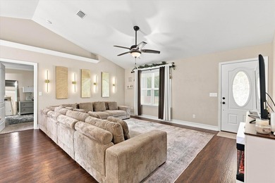 Welcome home to comfort, style, and convenience! Built in 2015 - photo 4