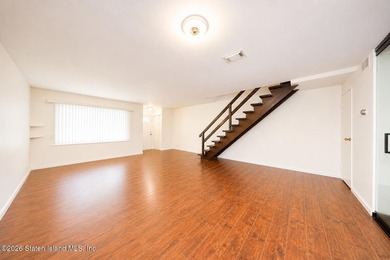 Welcome to 38 Stone Ln, Staten Island, NY 10314 - a - photo 6
