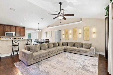 Welcome home to comfort, style, and convenience! Built in 2015 - photo 6