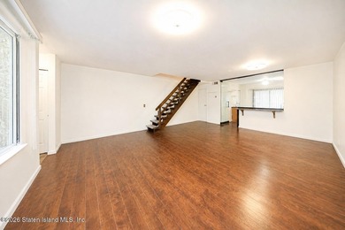 Welcome to 38 Stone Ln, Staten Island, NY 10314 - a - photo 7