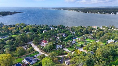 Discover the charm of this unique upside-down beach home nestled - photo 1