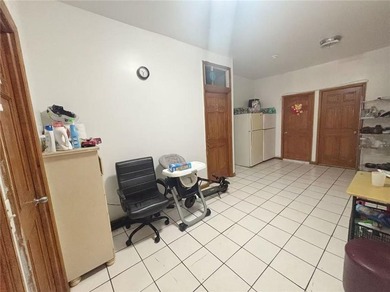 Attached 2-family home situated on a 20x100 lot with a building - photo 3
