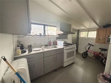 Attached 2-family home situated on a 20x100 lot with a building - photo 5