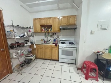 Attached 2-family home situated on a 20x100 lot with a building - photo 6