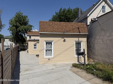 Welcome to this spacious and uniquely designed single-family - photo 8