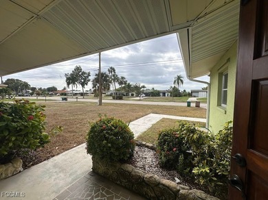 Welcome to 1727 Cornwallis Pkwy, a classic SE Cape Coral home