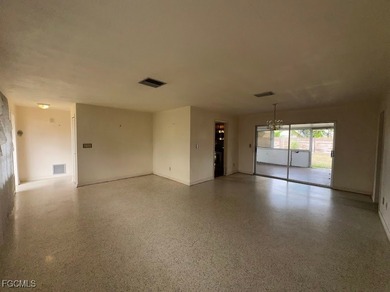 Welcome to 1727 Cornwallis Pkwy, a classic SE Cape Coral home