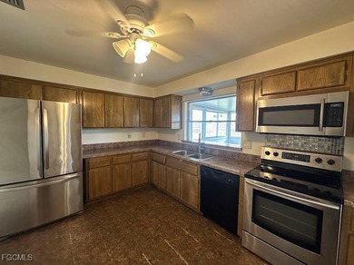 Welcome to 1727 Cornwallis Pkwy, a classic SE Cape Coral home