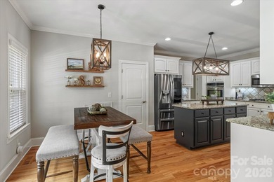 This exquisitely maintained all-brick custom residence offers - photo 11