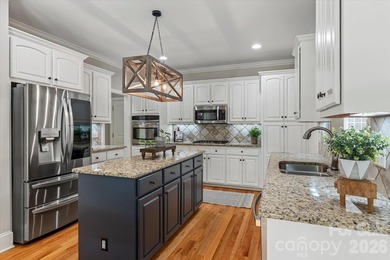 This exquisitely maintained all-brick custom residence offers - photo 12