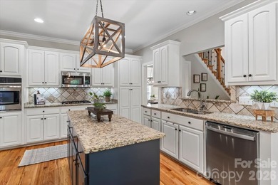This exquisitely maintained all-brick custom residence offers - photo 13