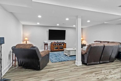 This exquisitely maintained all-brick custom residence offers - photo 36