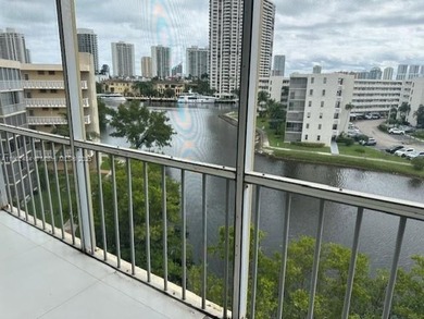 Little Maule Lake Condo For Sale in Aventura Florida