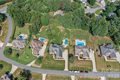 This exquisitely maintained all-brick custom residence offers - photo 43