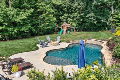 This exquisitely maintained all-brick custom residence offers - photo 45