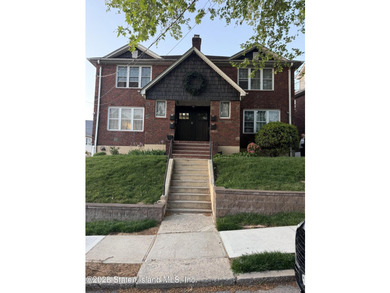 RARE OPPORTUNITY TO OWN A DETACHED 4 FAMILY IN STATEN ISLAND - photo 1