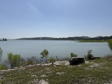 Nestled on a secluded cul-de-sac in the heart of Canyon Lake - photo 3