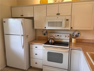NEW PRICE!! Welcome to this bright and cheerful 2-bedroom - photo 4
