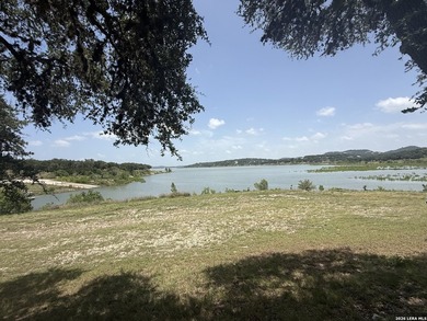 Nestled on a secluded cul-de-sac in the heart of Canyon Lake - photo 4