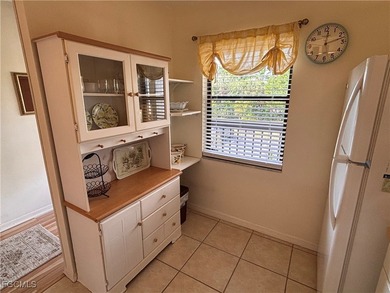 NEW PRICE!! Welcome to this bright and cheerful 2-bedroom - photo 5
