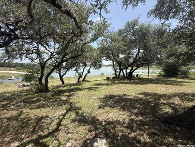 Nestled on a secluded cul-de-sac in the heart of Canyon Lake - photo 5