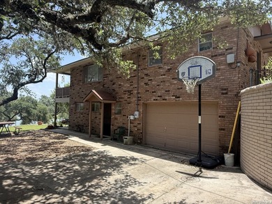 Nestled on a secluded cul-de-sac in the heart of Canyon Lake - photo 8