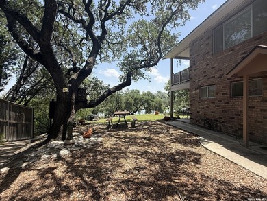 Nestled on a secluded cul-de-sac in the heart of Canyon Lake - photo 9