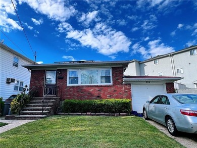 Welcome to this beautifully maintained single-family detached - photo 2