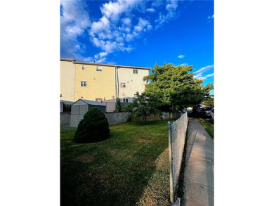 Welcome to this beautifully maintained single-family detached - photo 10