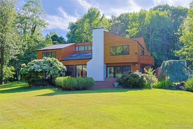 Privately set behind a long driveway in the prestigious Village - photo 3