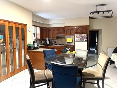 Located in a prime Gravesend location, this solid three-story - photo 4