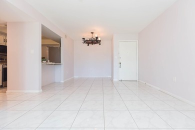 Welcome to Village Lake Condominiums in St. Petersburg! This 2 - photo 11