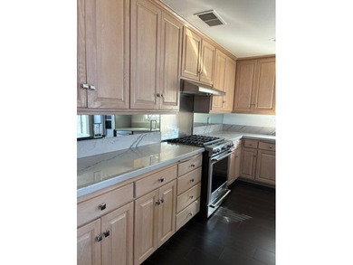 Beautiful, move-in ready 3 bedroom, 2 bathroom home located in - photo 11