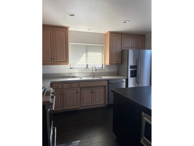 Beautiful, move-in ready 3 bedroom, 2 bathroom home located in - photo 15