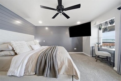 BEAUTIFULLY RENOVATED: Spectacular Lake Hudson views await in - photo 19
