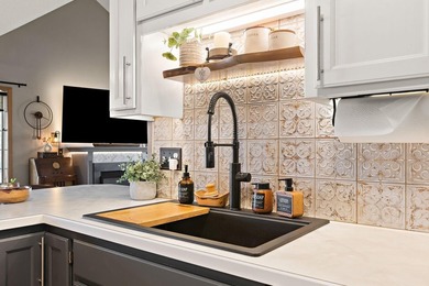 Picture-perfect, updated end-unit townhome with new luxury vinyl - photo 9