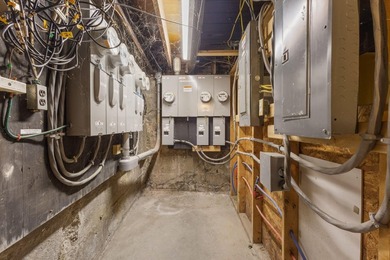 INVESTORS TAKE NOTICE: 1 retail and 8 residential units (9 units - photo 20