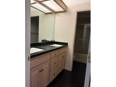 Beautiful, move-in ready 3 bedroom, 2 bathroom home located in - photo 20