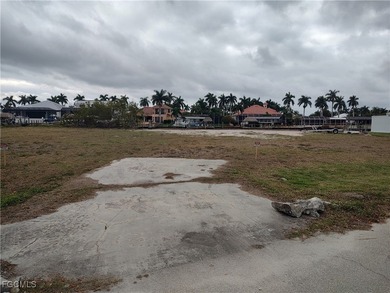 Caloosahatchee River Lot For Sale in Cape Coral Florida