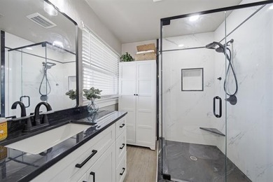 BEAUTIFULLY RENOVATED: Spectacular Lake Hudson views await in - photo 21