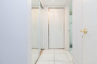 Welcome to Village Lake Condominiums in St. Petersburg! This 2 - photo 23