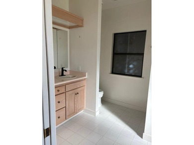 Beautiful, move-in ready 3 bedroom, 2 bathroom home located in - photo 25