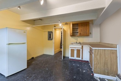 INVESTORS TAKE NOTICE: 1 retail and 8 residential units (9 units - photo 27