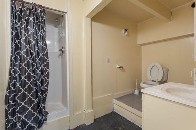 INVESTORS TAKE NOTICE: 1 retail and 8 residential units (9 units - photo 28
